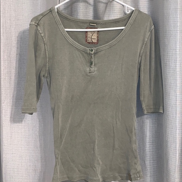 BASIC TRENDY TOP - Picture 1 of 3